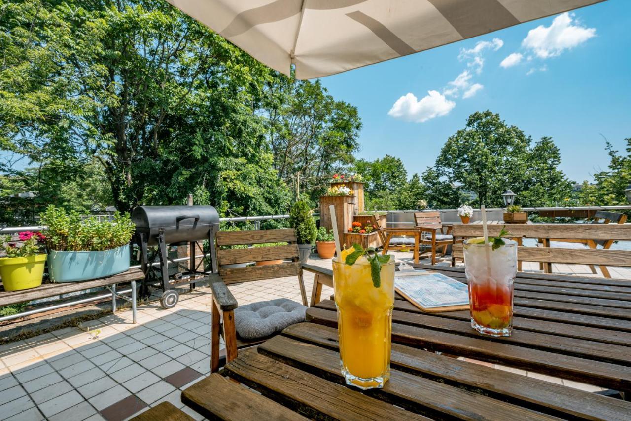 Island Hostel Budapest (Adults Only) Ngoại thất bức ảnh The terrace of the restaurant