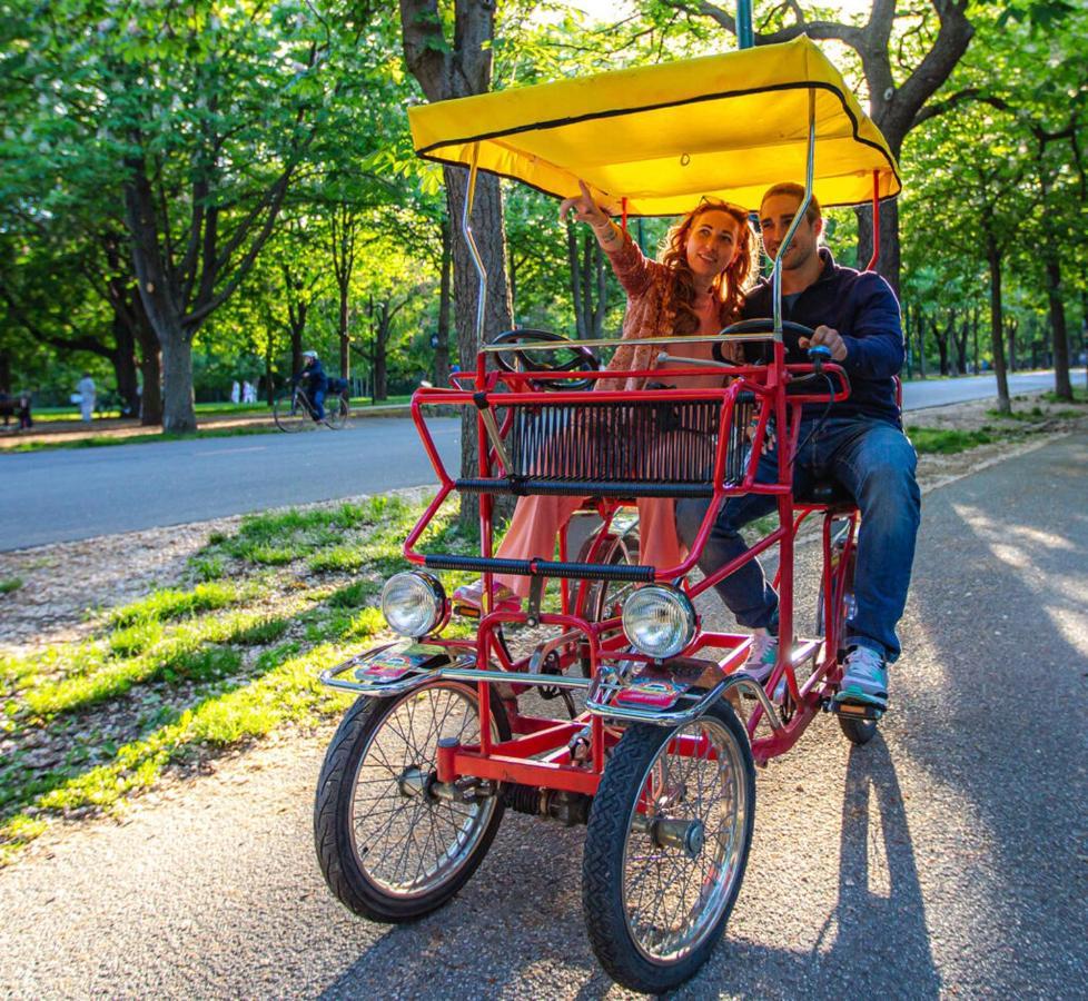 Island Hostel Budapest (Adults Only) Ngoại thất bức ảnh A quadracycle