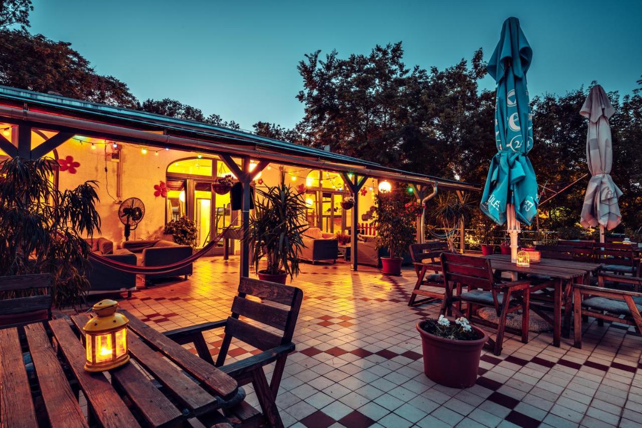 Island Hostel Budapest (Adults Only) Ngoại thất bức ảnh The restaurant at the hotel