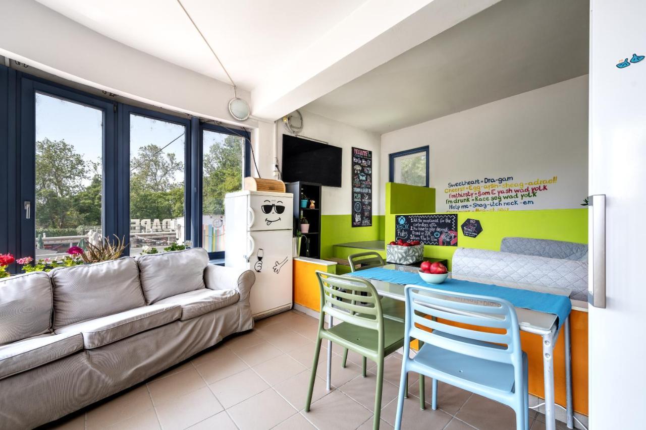 Island Hostel Budapest (Adults Only) Ngoại thất bức ảnh The kitchen of the house