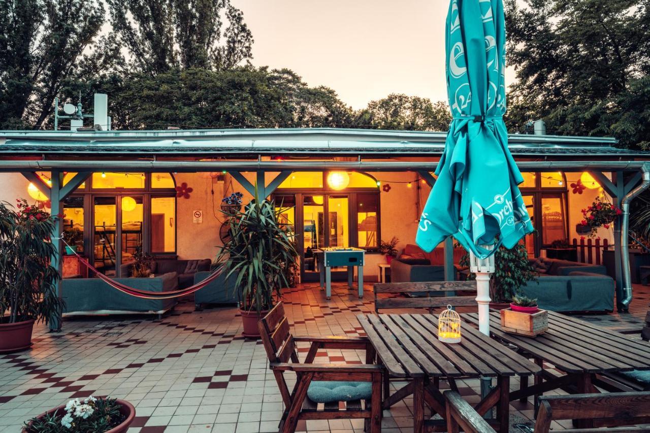 Island Hostel Budapest (Adults Only) Ngoại thất bức ảnh The restaurant at the station
