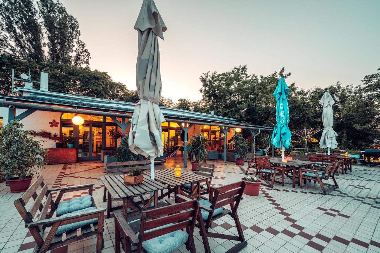 Island Hostel Budapest (Adults Only) Ngoại thất bức ảnh The restaurant