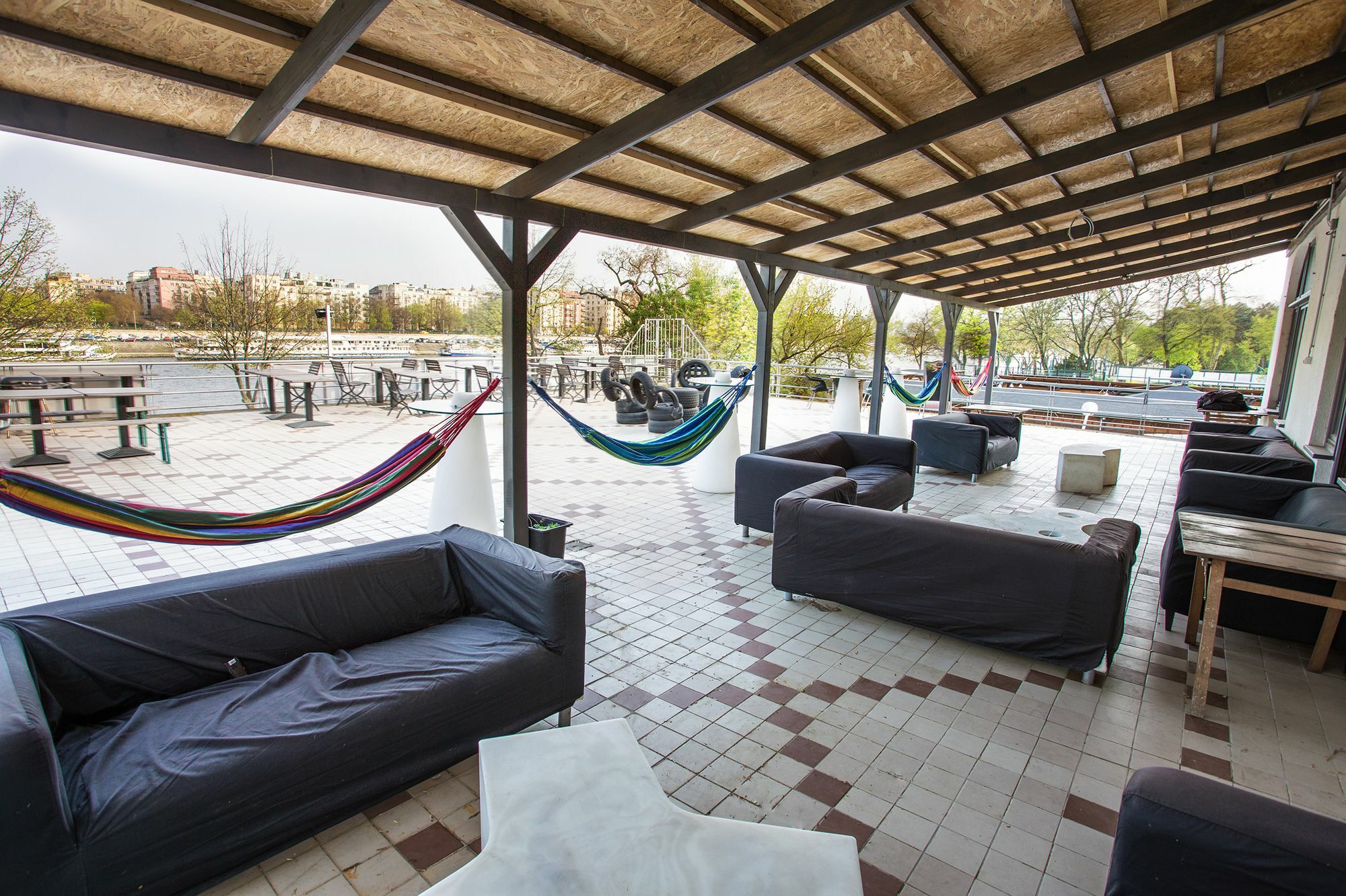 Island Hostel Budapest (Adults Only) Ngoại thất bức ảnh The terrace of the hostel