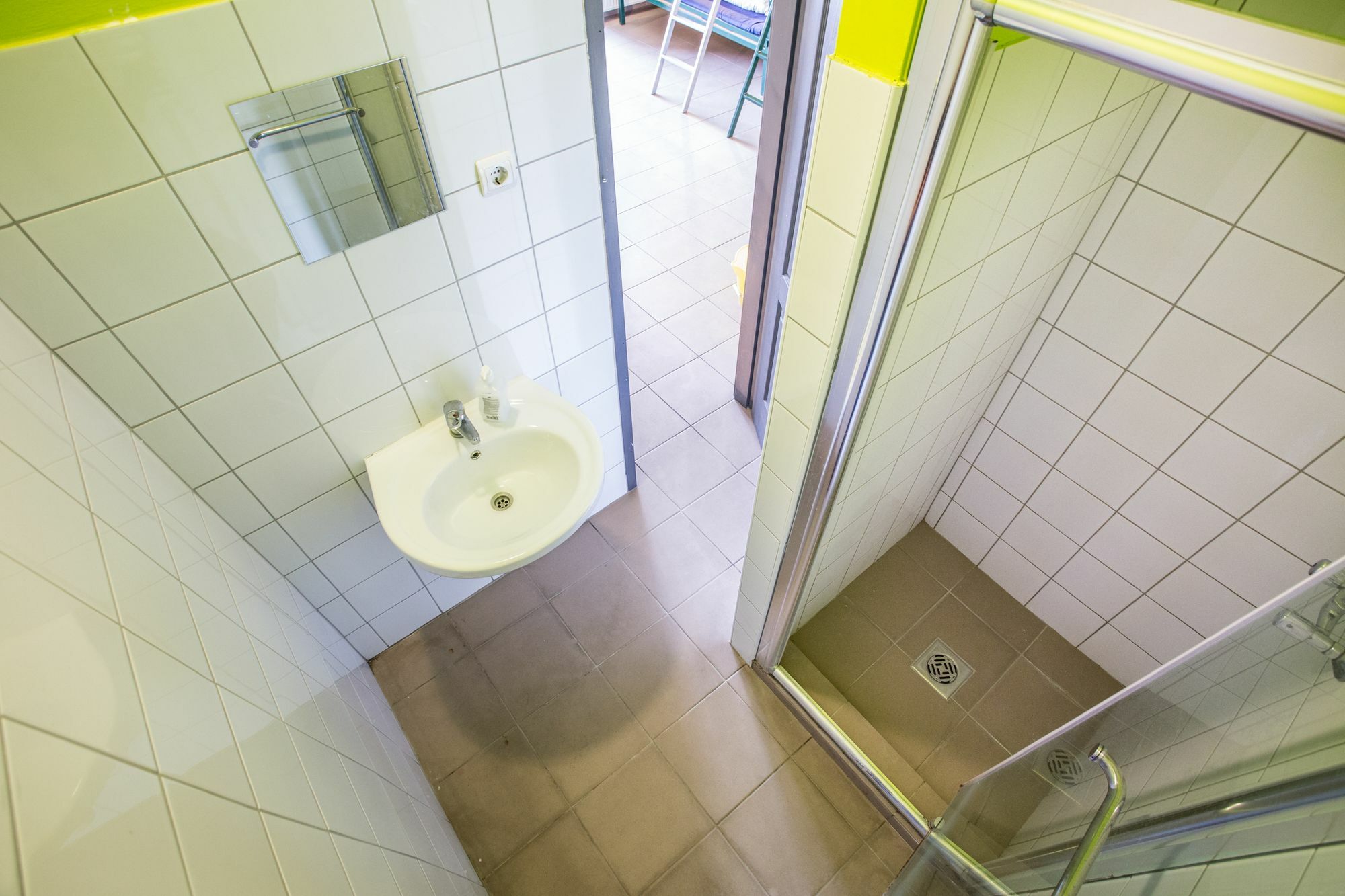 Island Hostel Budapest (Adults Only) Ngoại thất bức ảnh A wet room